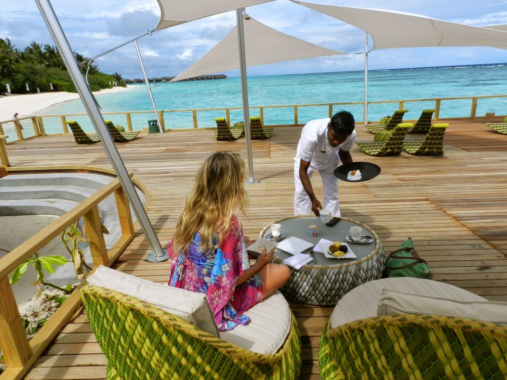 chill bar velassaru resort maldives