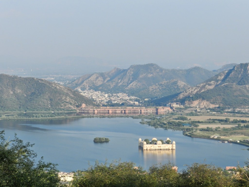 Visto do alto: Lago Man Sagar e o palácio Jal Mahal