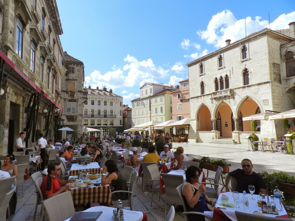 Restaurantes na Praça do Povo de Split