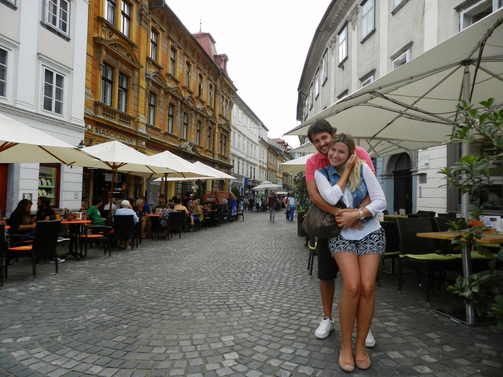 11 restaurantes ljubljana eslovenia - STARI TRG street rua - dicas de viagem