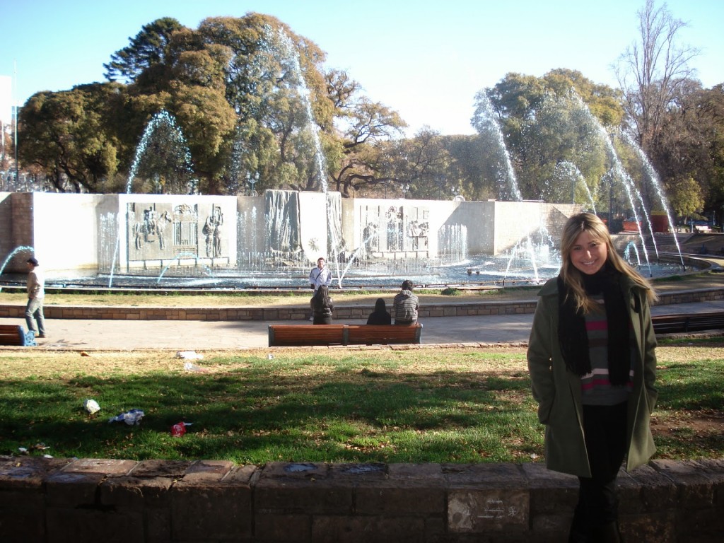 Fonte da Plaza Independencia, em Mendoza (jardim meio sujinho)