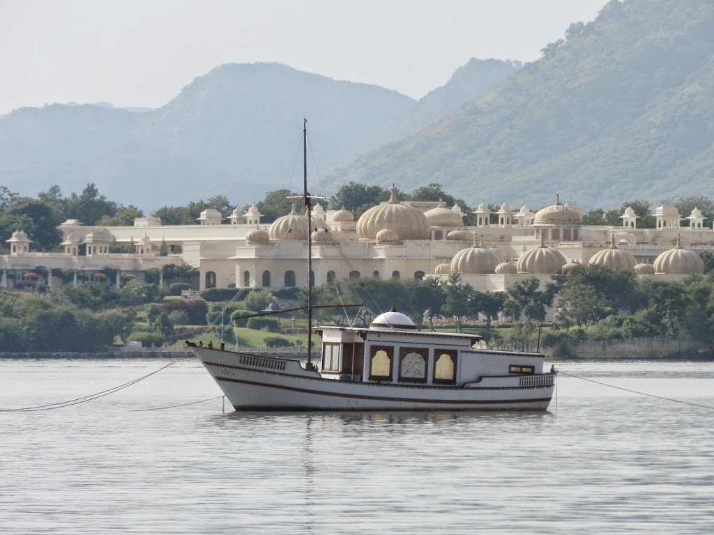 24 passeio de barco lago pichola udaipur india