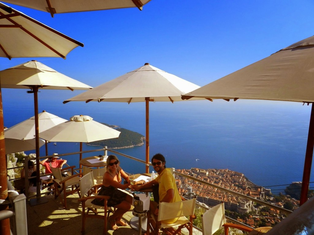Restaurante Panorama no Cable Car (teleférico) com vista para a cidade murada, Dubrovnik, Croácia