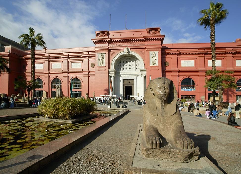 Edifício do Museu do Cairo | foto: arabacademy.com
