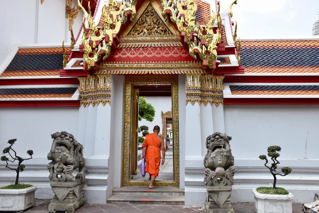 14monges budistas templo buda reclinado dicas viagem tailandia