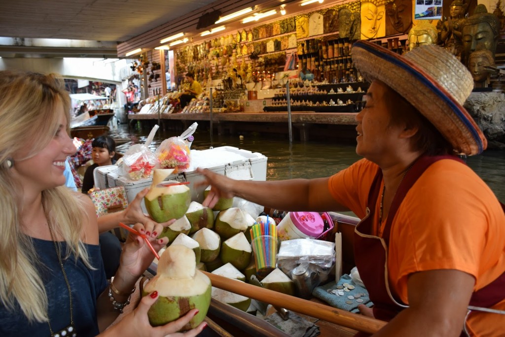 15Comidas tailandesas COCO coconut floating market bangkok 02
