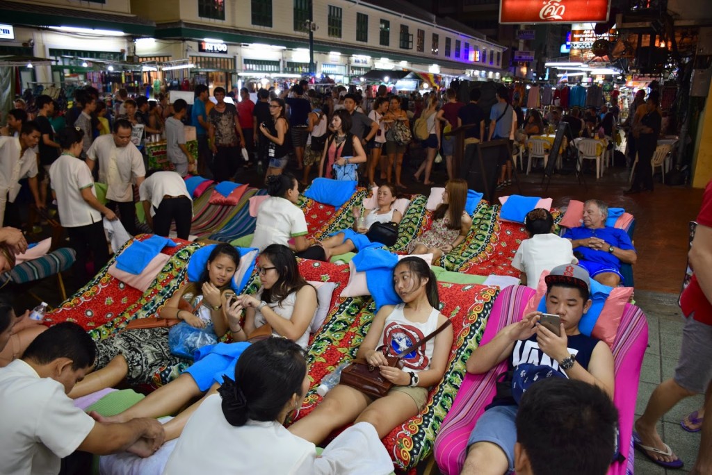 29 Khao San Road Bangkok - rua que nunca dorme - dicas de viagem Tailandia - massagem foot massage