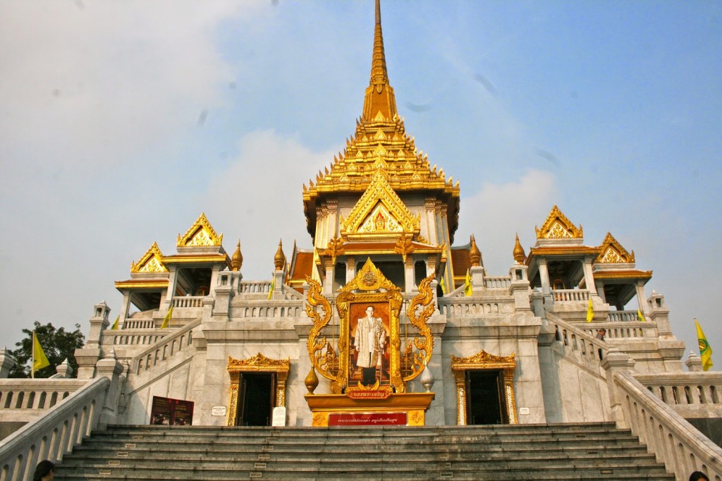 O templo Wat Traimit, que abriga o Golden Buddha (olha a foto do rei aí!) 