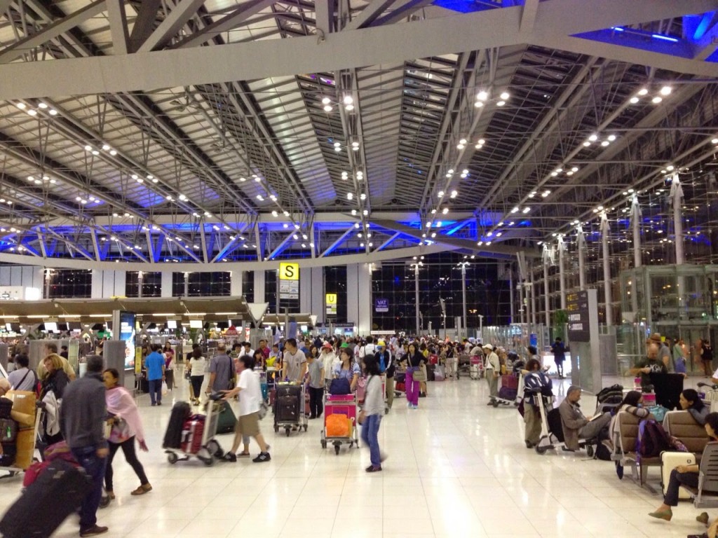 Área do check-in do aeroporto BKK em Bangkok