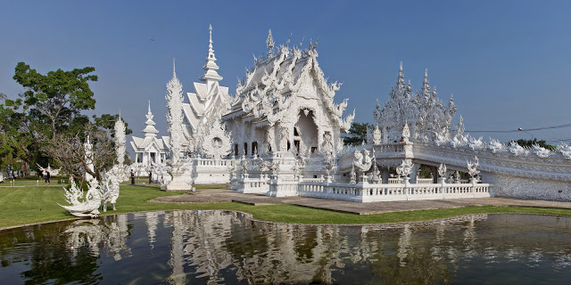 Wat Rong Khun (White Temple) em Chiang Rai | foto: wikipedia