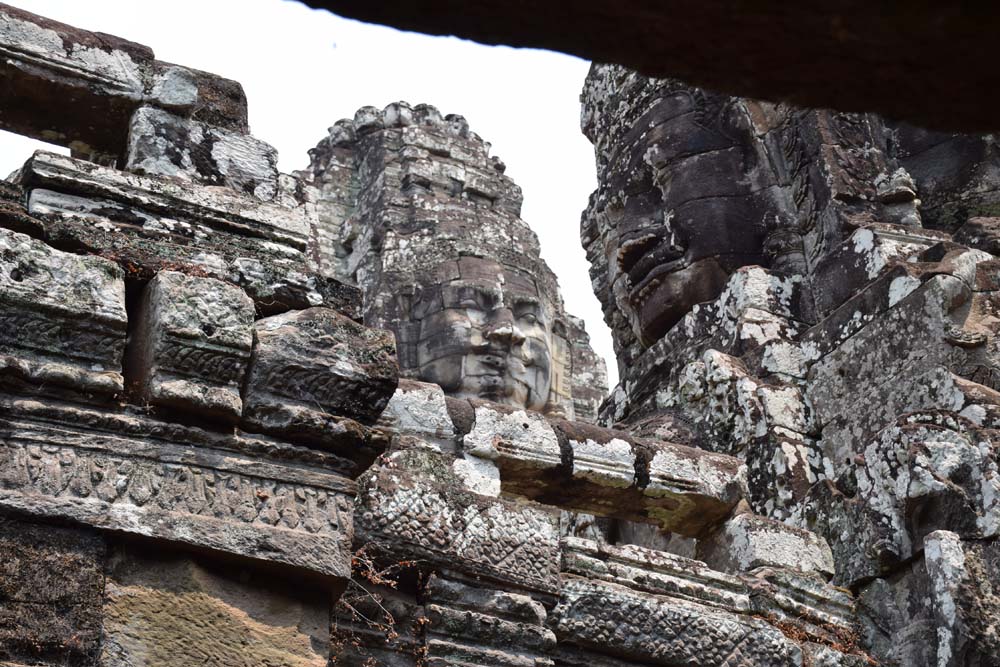 bayon angkor thom siem reap cambodia faces gigantes 