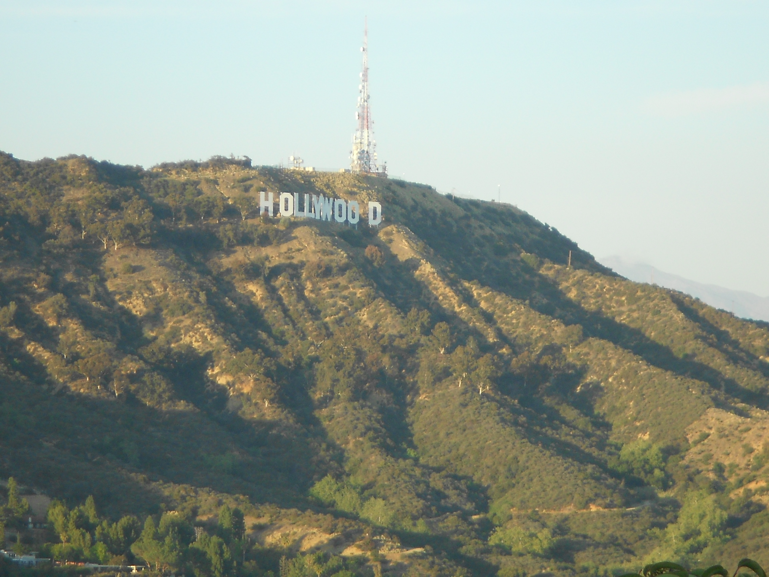 O tal do letreiro de Hollywood. Visto pela Mulholland Drive.