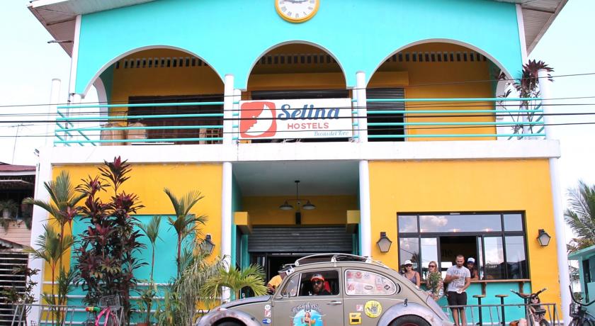 Fachada do Selina Hostel de Bocas del Toro, em Bocas Town | foto: booking.com