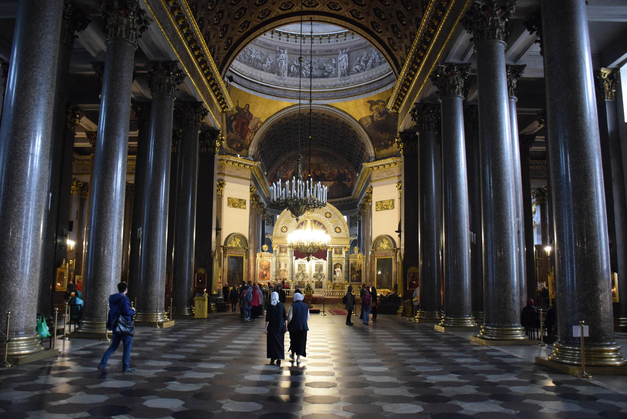 Dentro da Catedral de Nossa Senhora de Kazan