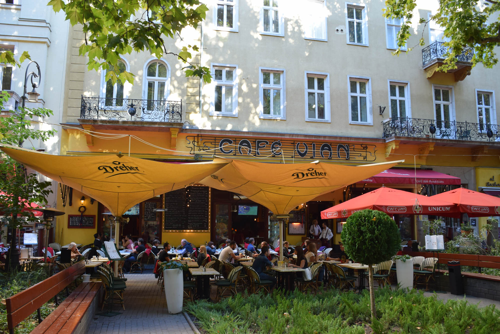 Cafe Vian restaurant - budapest - Liszt Ferenc tér