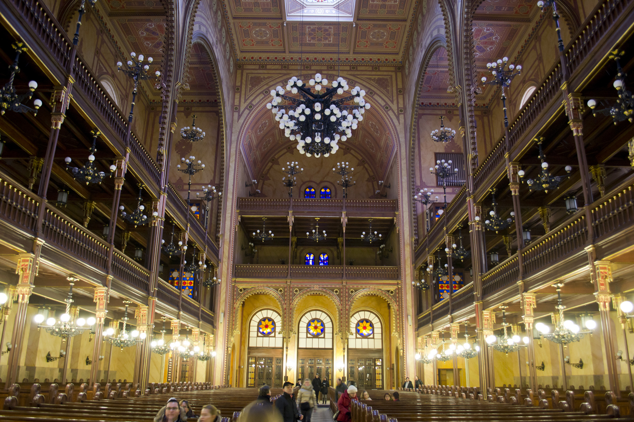 Interior da Grande Sinagoga de Budapeste | foto: skyscrapercity.com