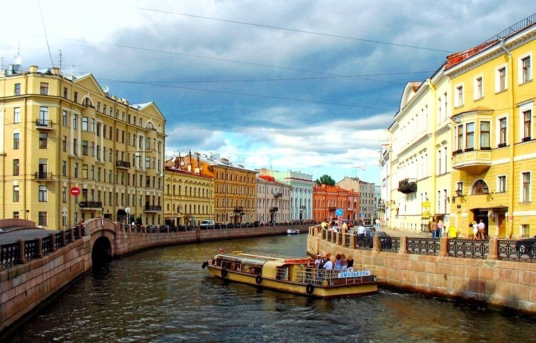 Passeio de barco pelos rios e canais de São Petersburgo, a "Veneza Russa" | foto: palytra.com