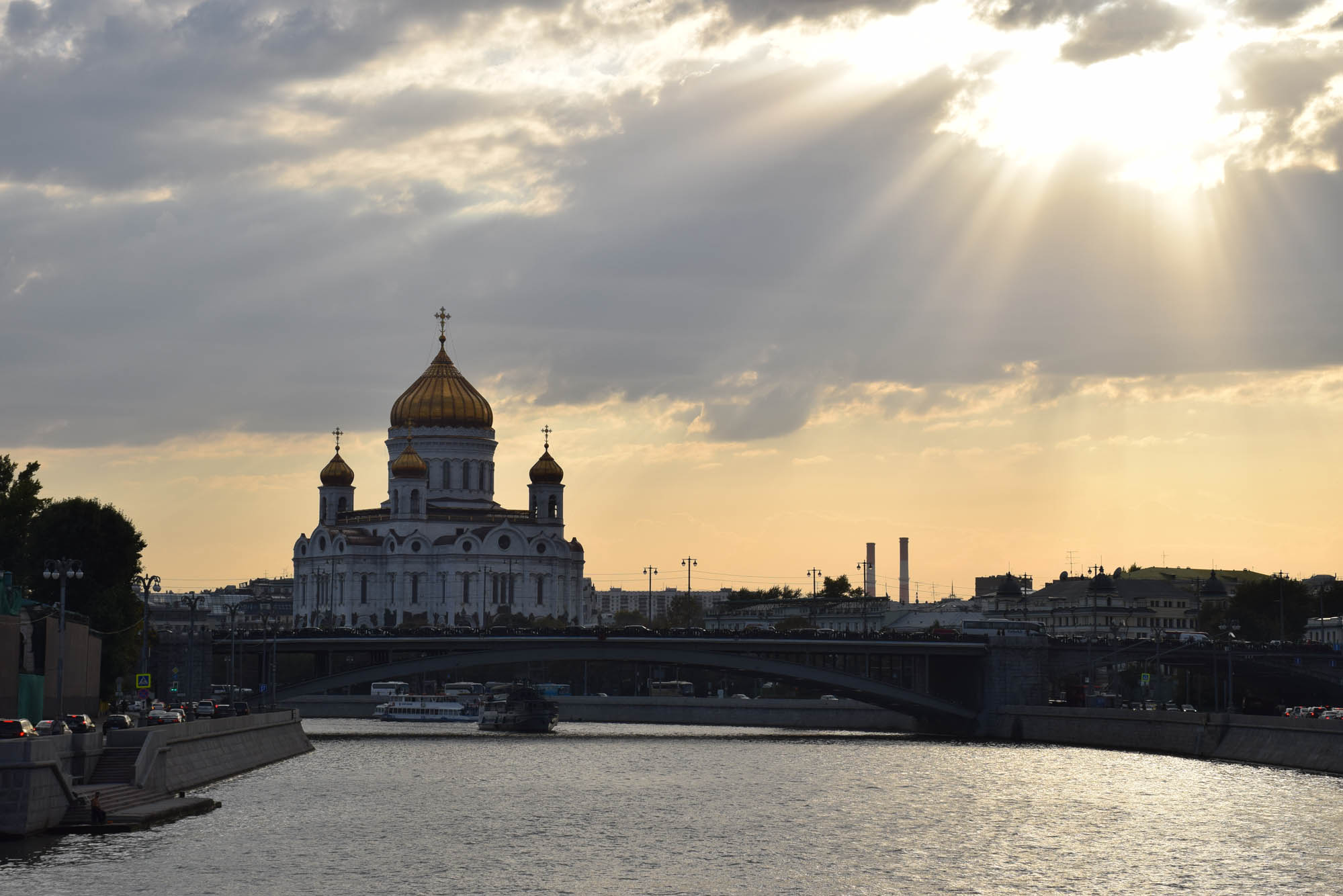 Catedral de Cristo Salvador, vista do Rio Moskva - Moscou