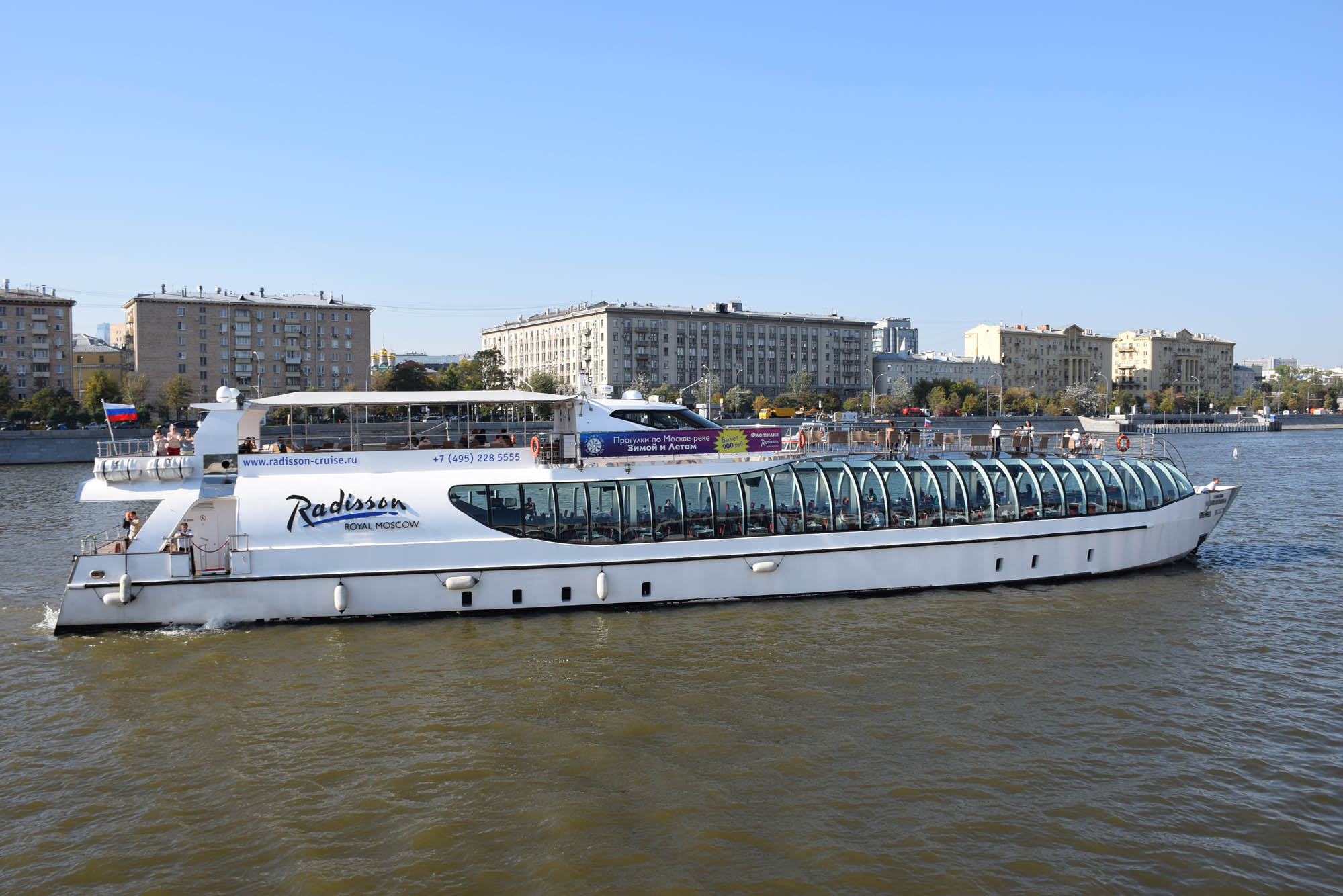 passeio de barco rio moskva moscou russia radisson 