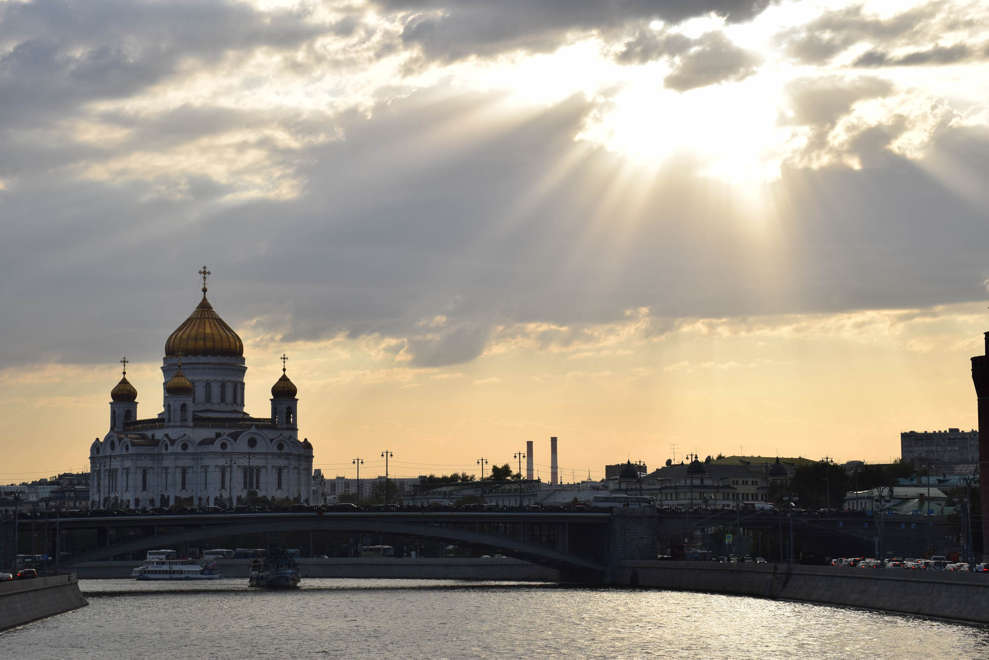 Catedral de Cristo Salvador - Moscou (visto do passeio de barco pelo Rio Moskva)