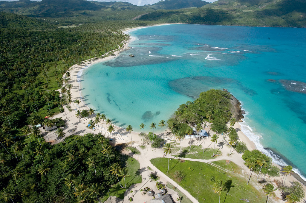 Vista aérea da Playa Rincón - Samaná - República Dominicana | foto: godominicanrepublic.com