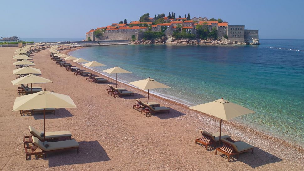 O super hotel Aman Sveti Stefan, próximo a Budva, em Montenegro | foto: aman.com