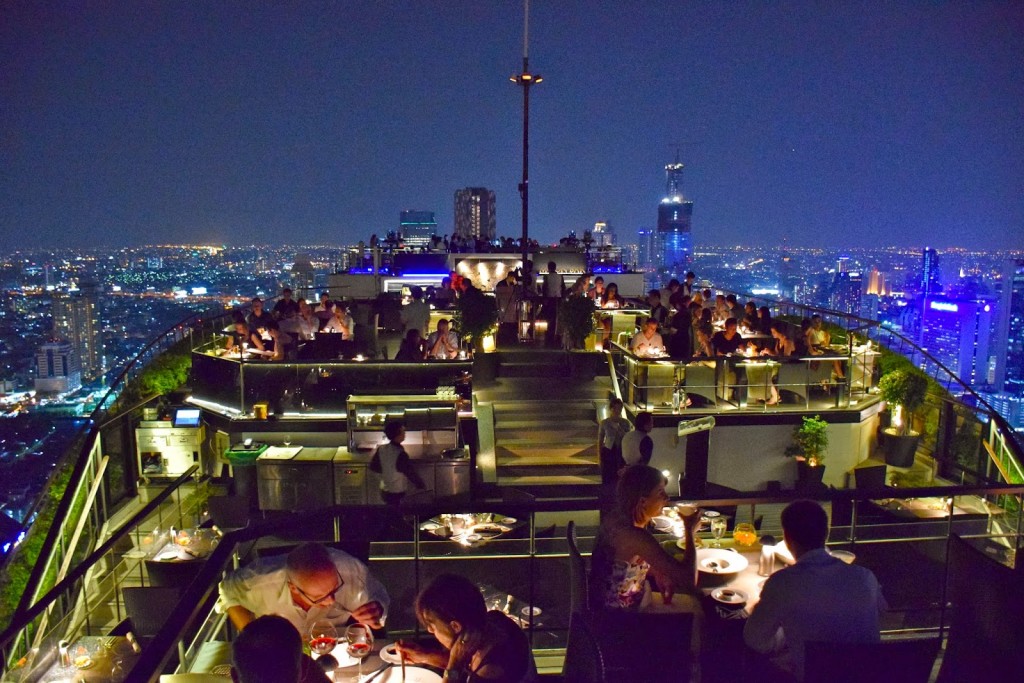 Um dos famosos rooftops de Bangkok, Tailândia: Vertigo Moon & Bar