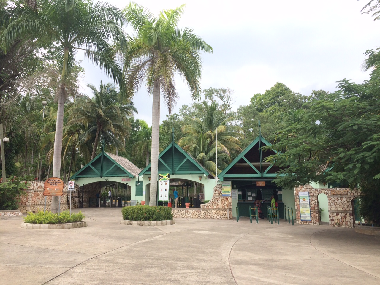 A bilheteria e entrada do parque Dunn's River Falls, Ocho Rios, Jamaica