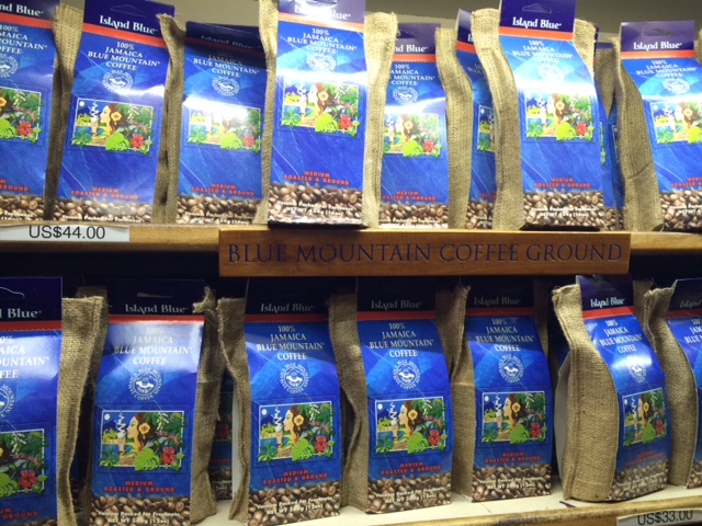 Jamaican Blue Mountain Coffee a venda no aeroporto de Montego Bay