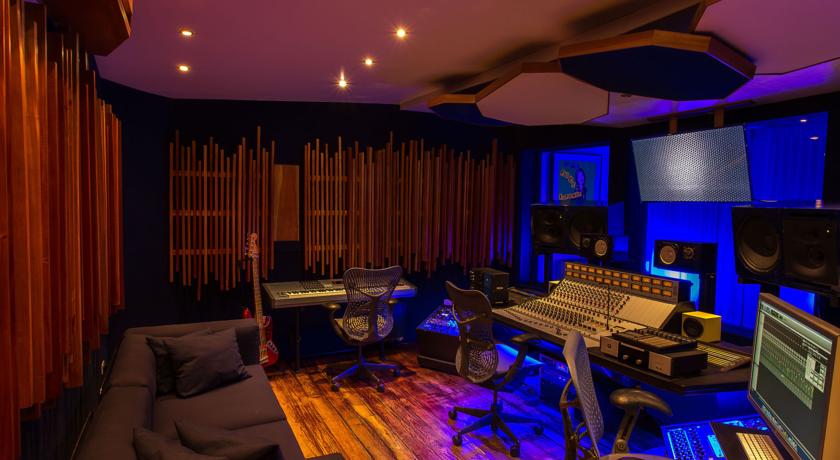 O estúdio particular do Hotel Geejam, no qual Gwen Stefani e Drake já gravaram! | Port Antonio - Jamaica