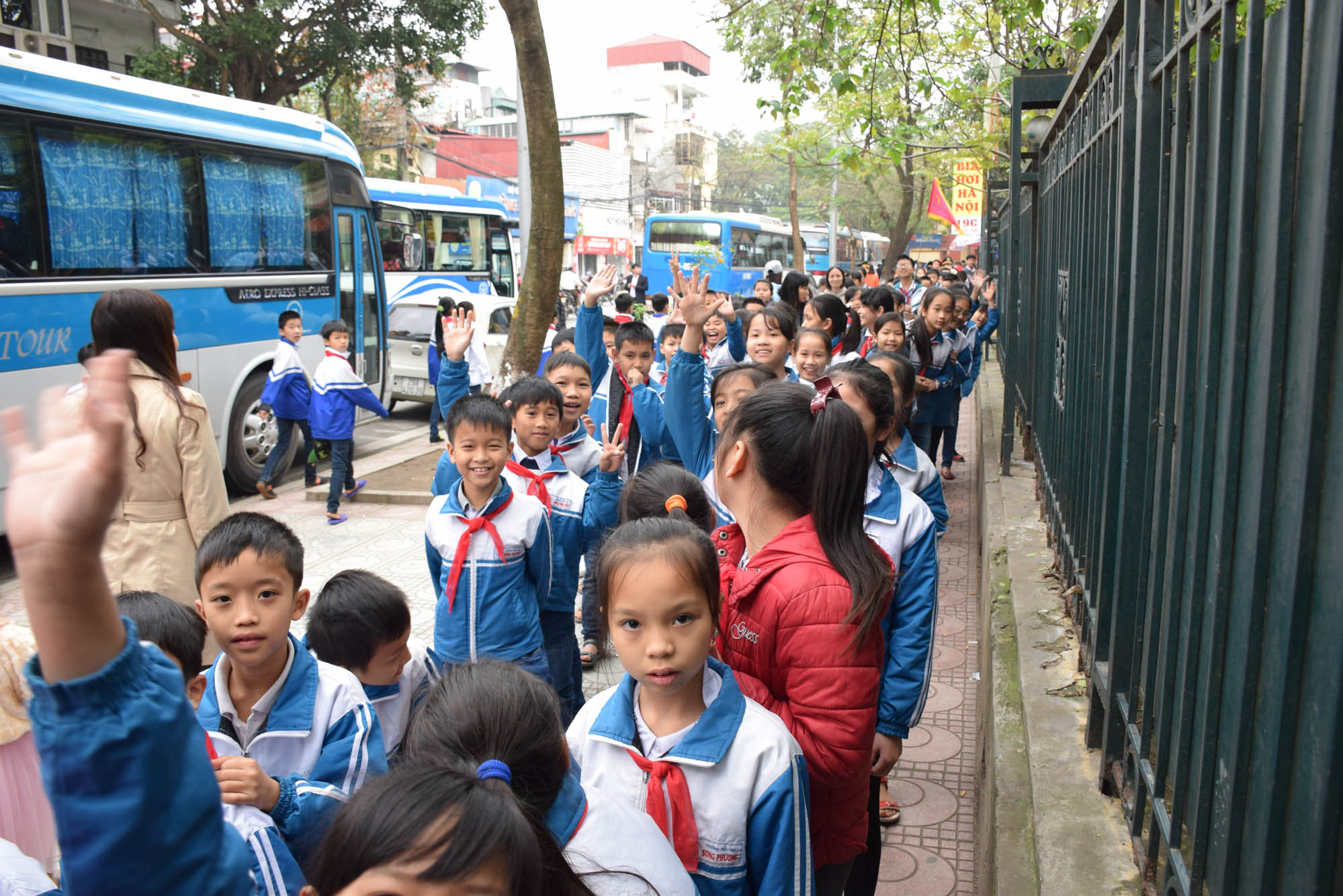 Fila quilomééétrica para entrar no Complexo Ho Chi Minh, em Hanoi
