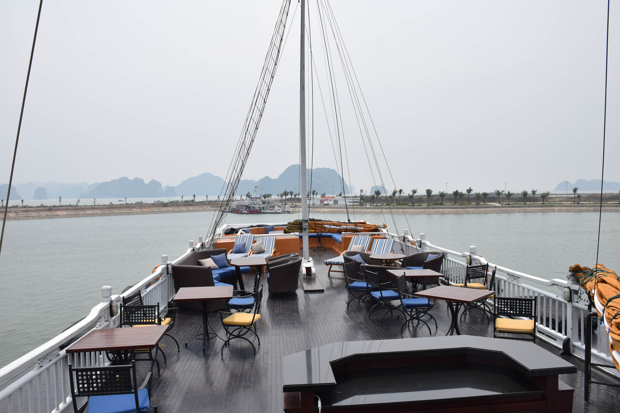 Deck do Paradise Luxury Cruise - Halong Bay