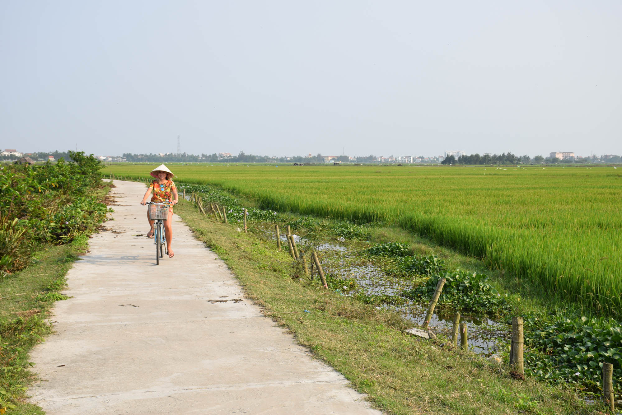 Pelos campos de arroz entre Hoi An e Cua Dai Beach
