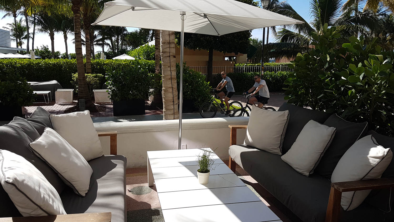 Área externa do restaurante Traymore Buffet de café da manhã | Hotel Metropolitan by COMO Miami Beach