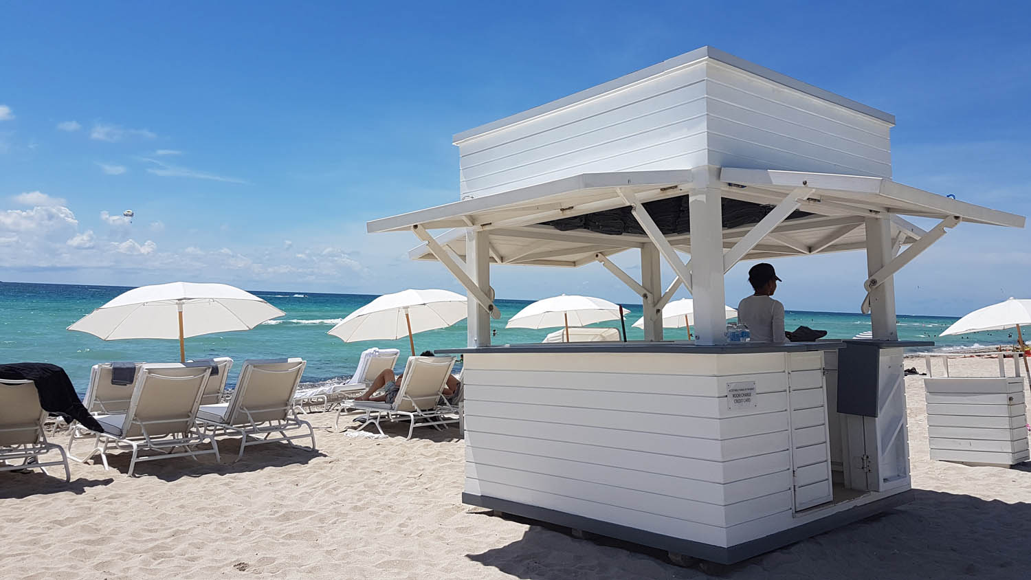 Área de praia do hotel Metropolitan by COMO Miami Beach