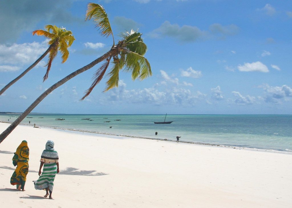 Pelas praias de Zanzibar | foto: audleytravel.com