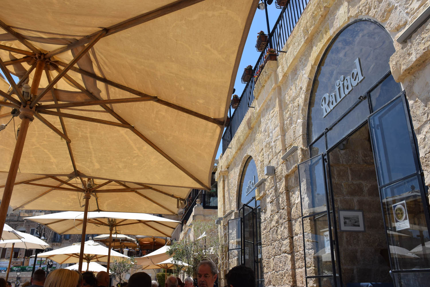 Restaurante Raffael em Spinola Bay - St. Juliens - Malta