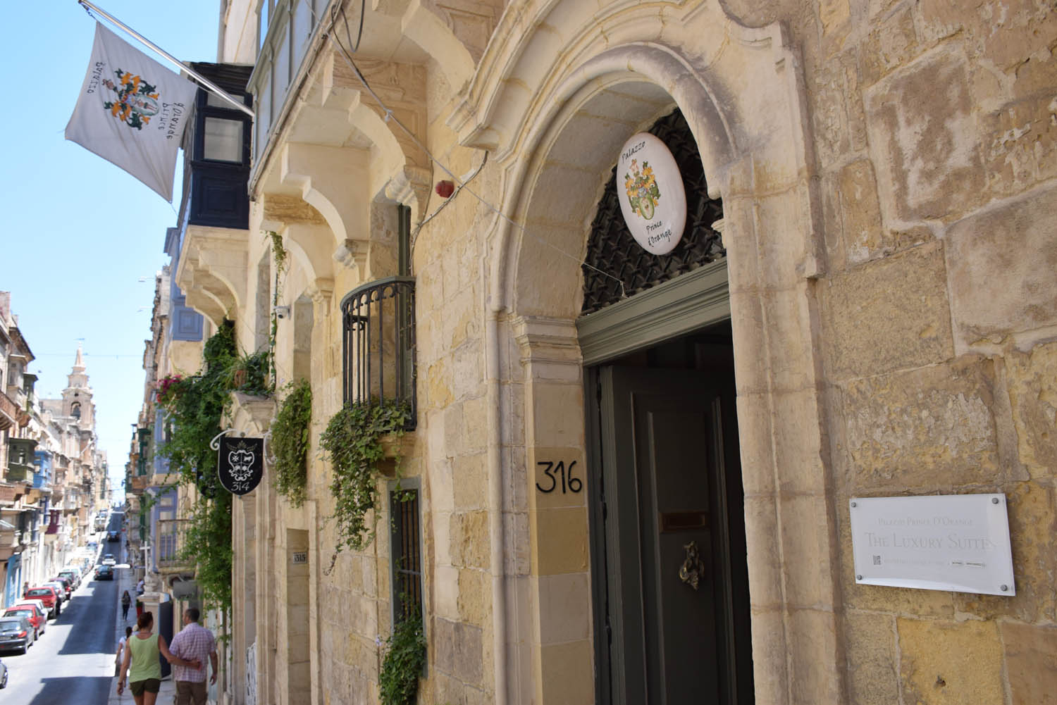 Entrada do hotel Palazzo Prince d'Orange em uma charmosa rua de Valletta, Malta