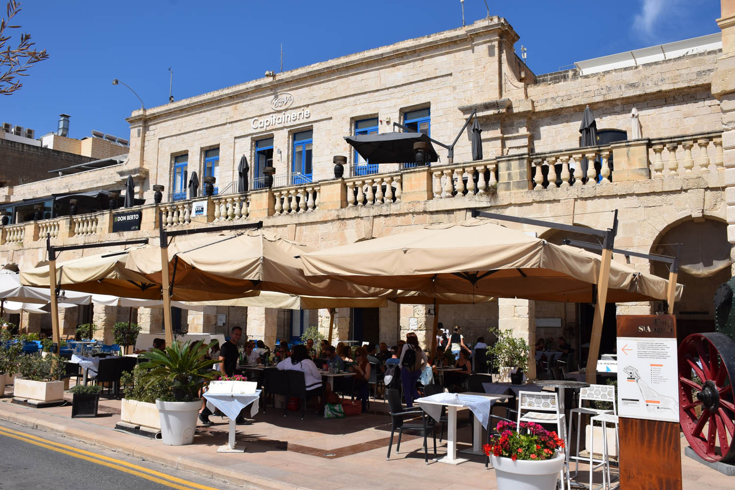 Grand Harbour de Vittoriosa - vários restaurantes a beira-mar