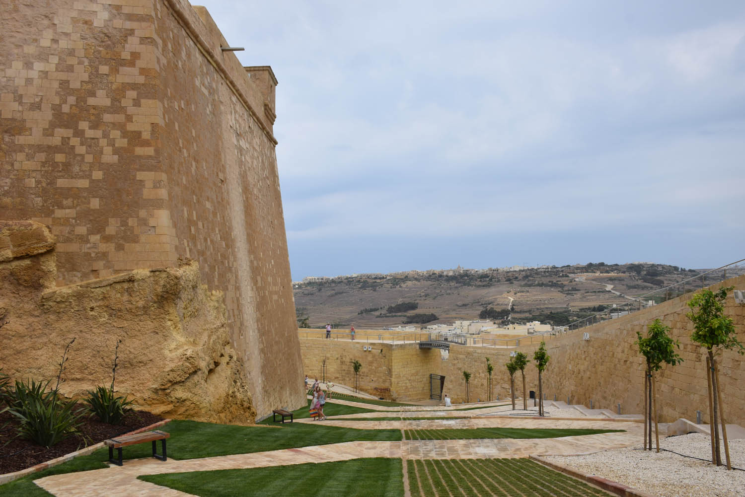 Subindo os muros da Cittadella, Gozo - Malta