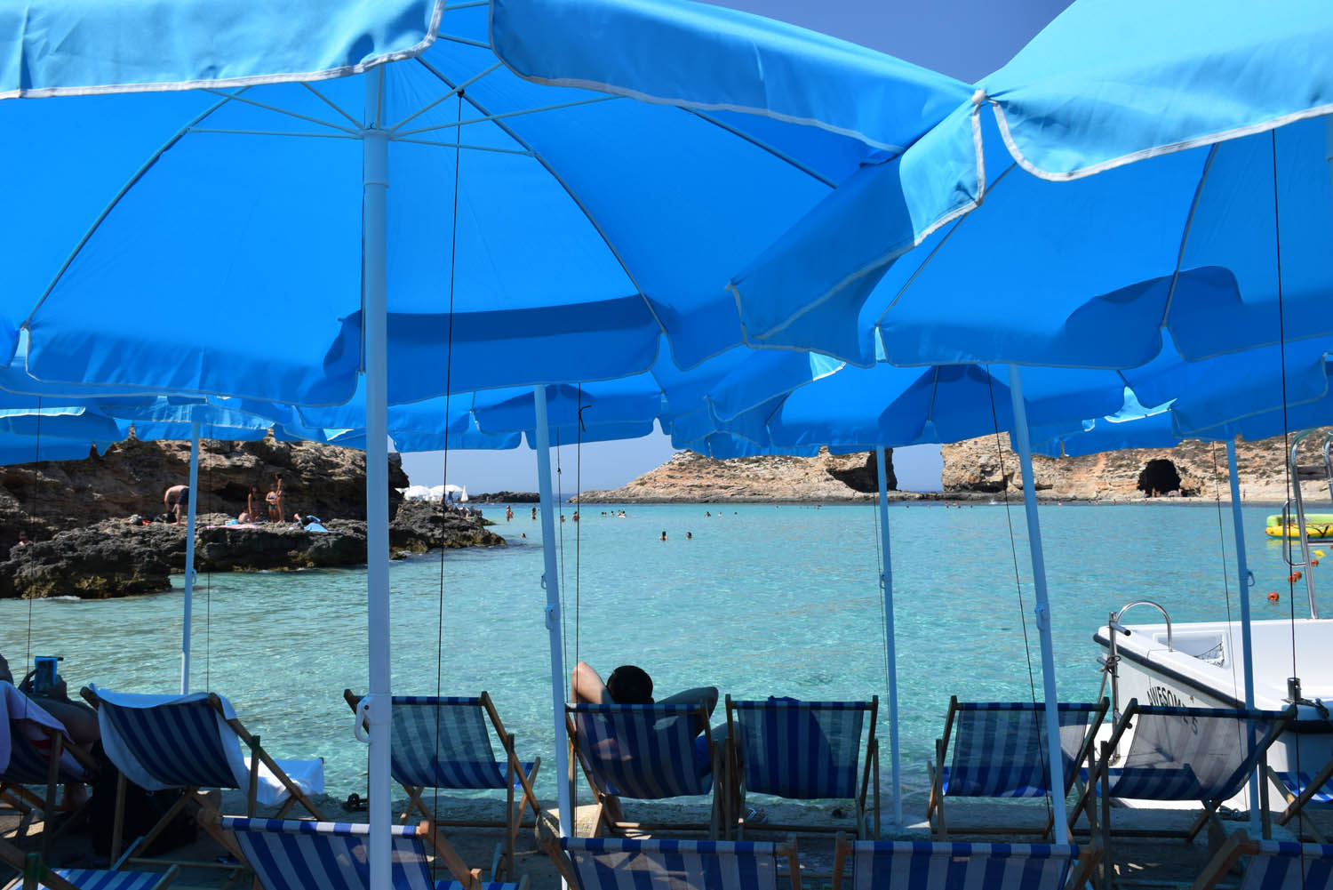 Cadeirinhas para alugar na Blue Lagoon - Comino - Malta