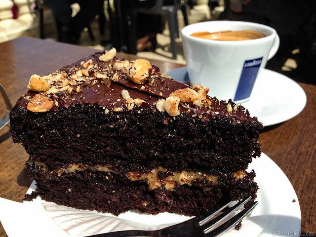 Famoso bolo de chocolate do Fontanella Tea Garden em Mdina, Malta | foto: Rachelle Lucas para Flickr - CC
