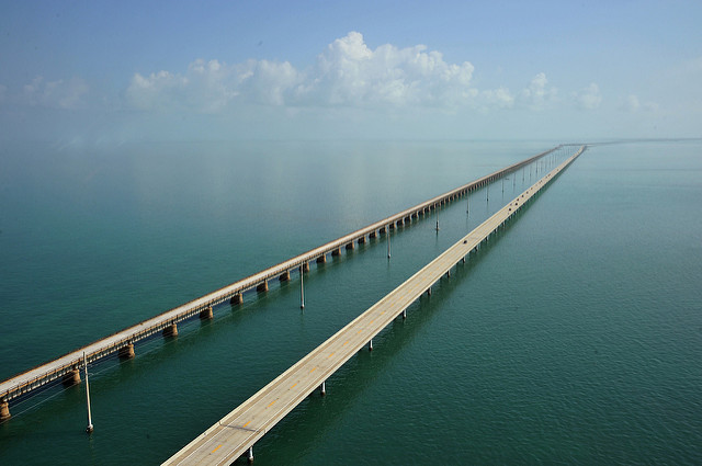 A estrada Overseas Highway, ligando Miami a Florida Keys | foto: Sathish S - flickr CC