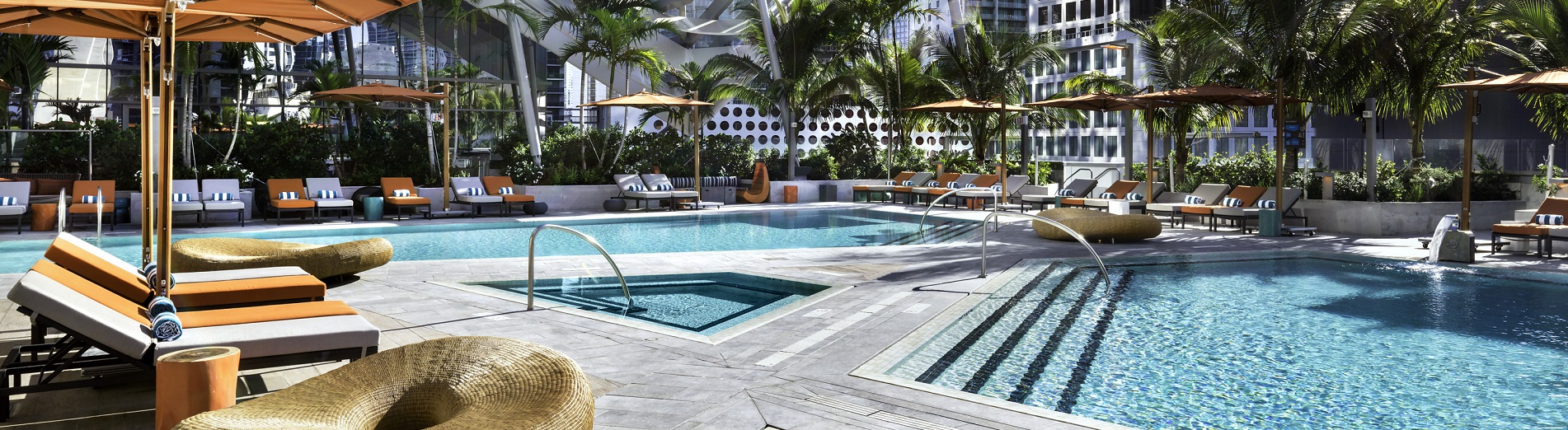 Piscinas lindas do hotel EAST Miami | foto: divulgação
