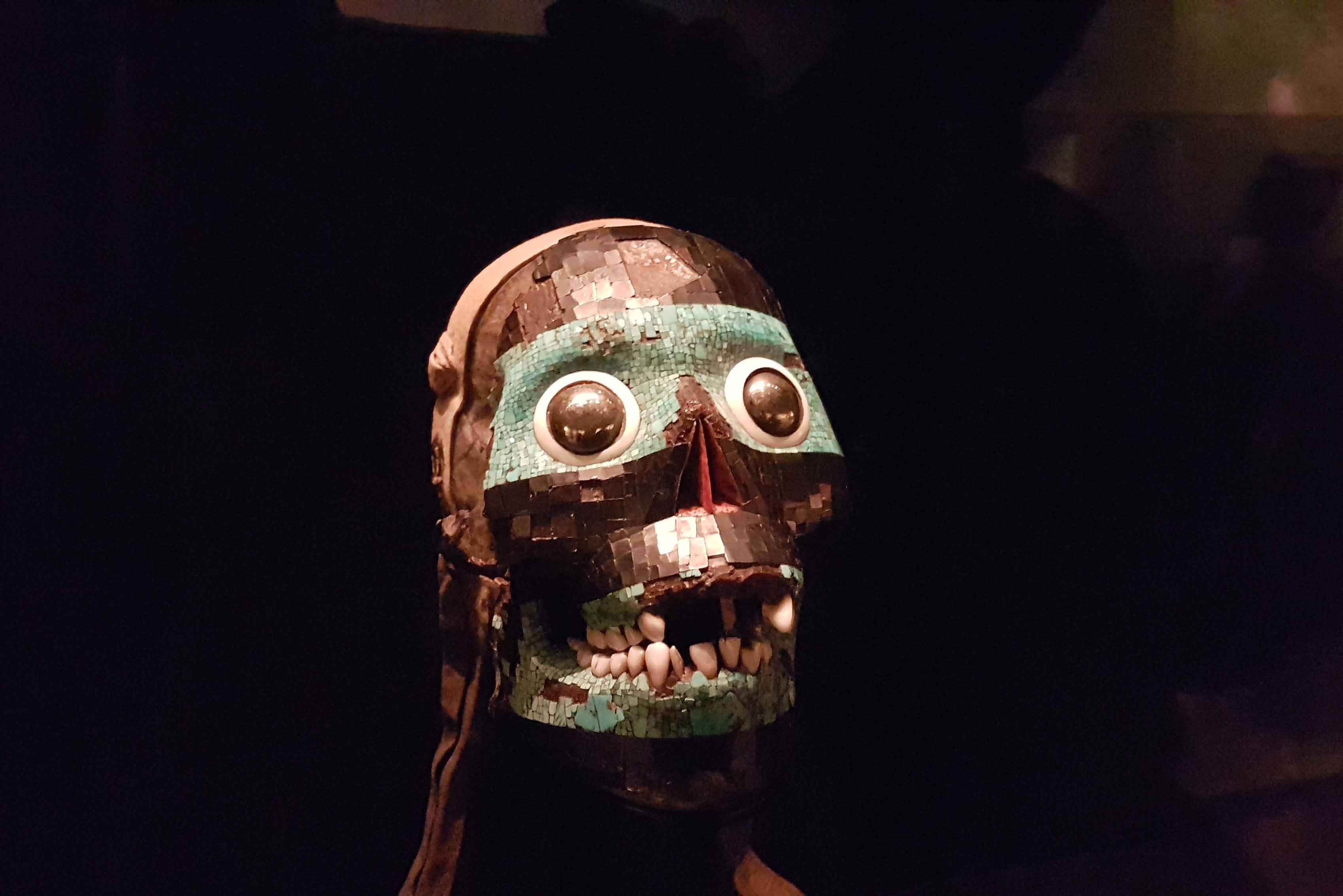 Máscara em um crânio - Ala de arte mexicana/asteca - British Museum - Londres