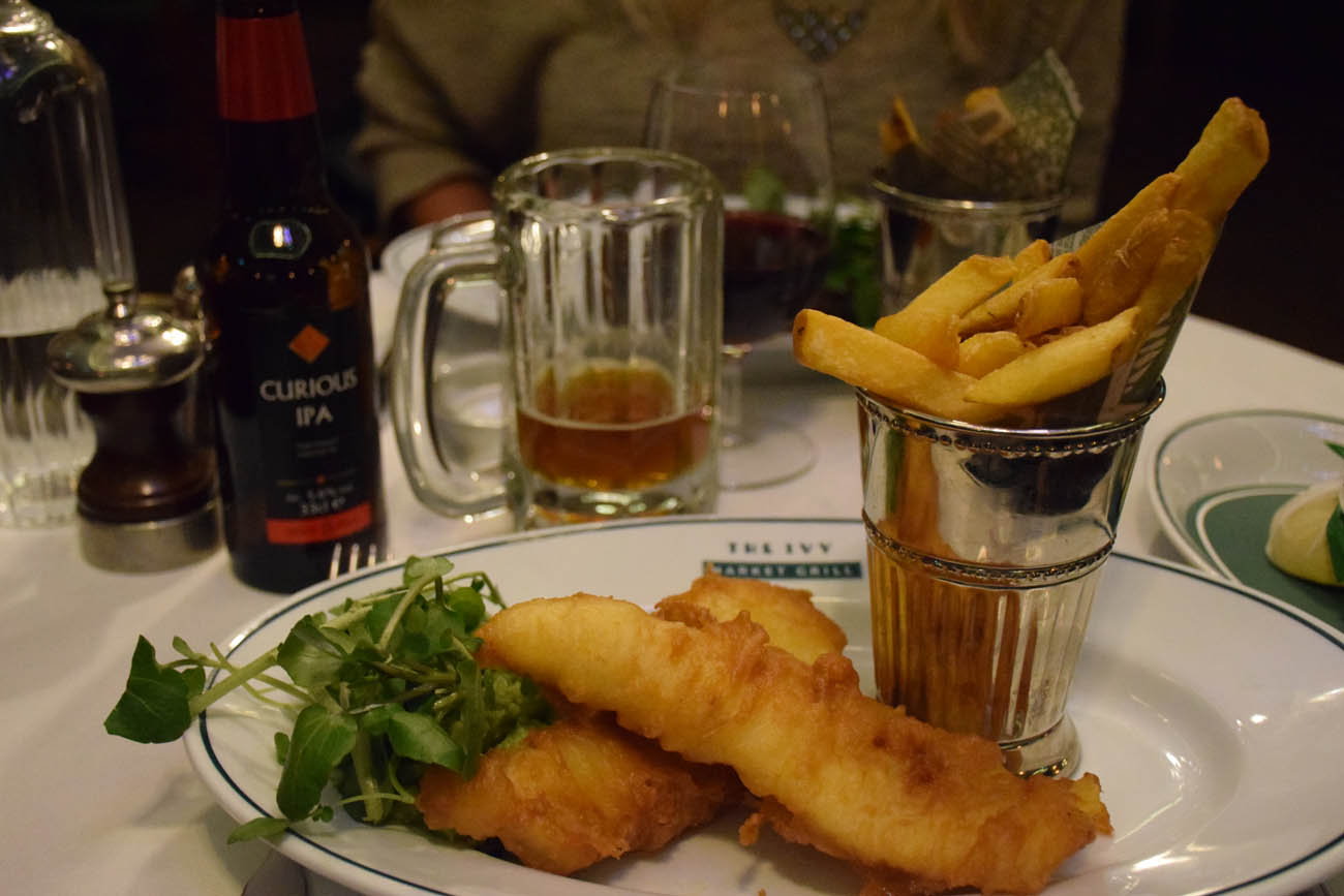 Tradicional Fish & Chips | The IVY Market Grill em Covent Garden - Londres