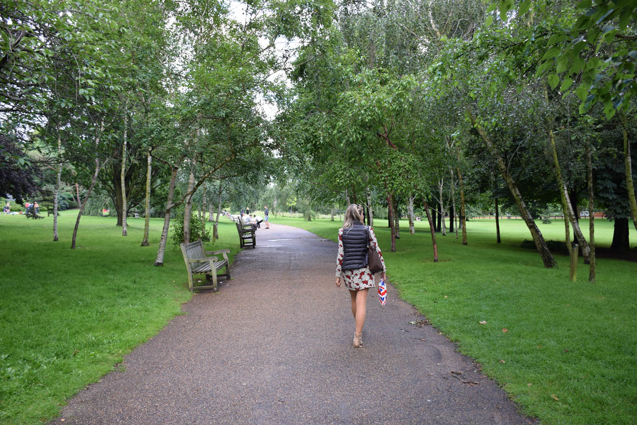 Caminhando pelo Hyde Park, em Londres