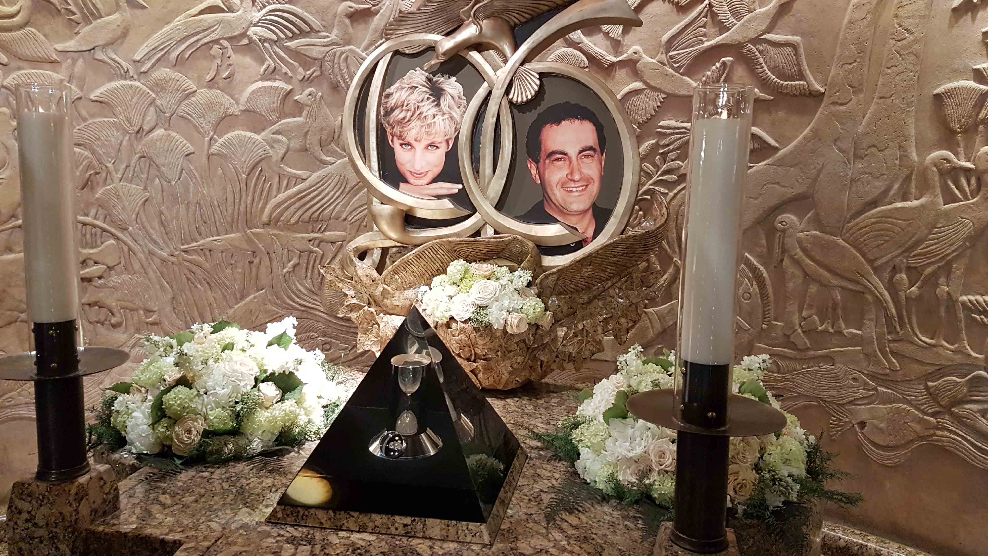 Bizarrices da Harrods - memorial da Princesa Daiana e Doddi Fayed