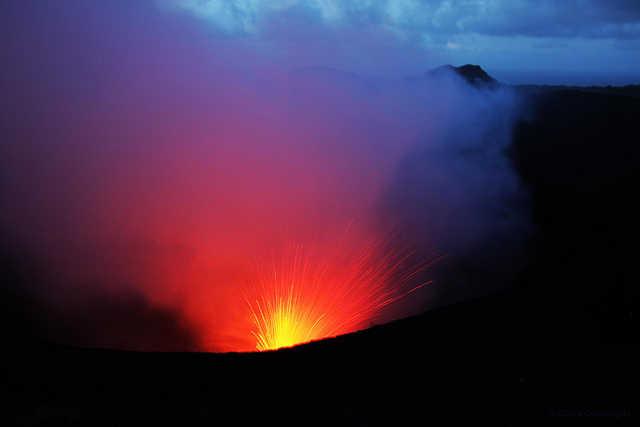 Vulcão Yasur em Vanuatu | créditos foto: Claire Cousergue (Flickr - CC)
