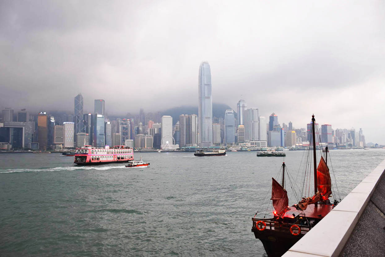 Victoria Harbour em Kowloon, com vista para Hong Kong Island